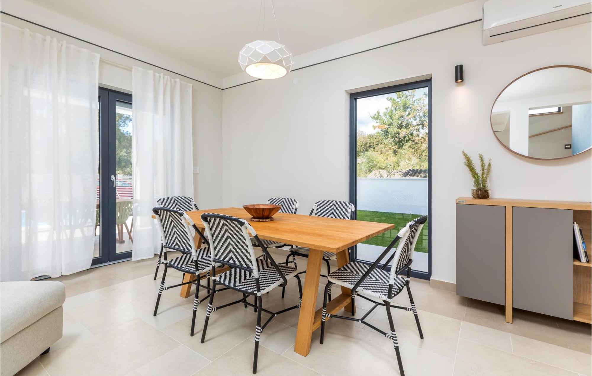Nice Home In Barbariga With Kitchen Extérieur photo